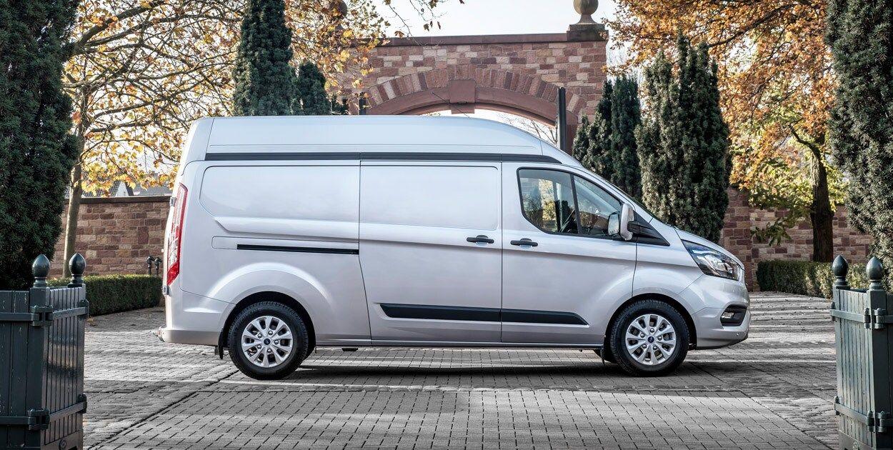 White Ford Transit Custom Exterior
